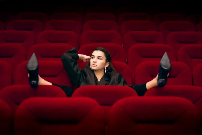 film qui suit une femme — Movie that follows a woman