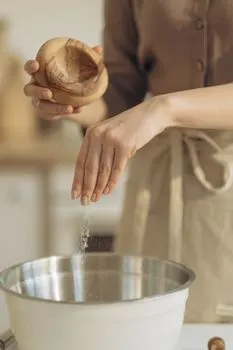 Ņem to ar sāls graudu. — Take it with a pinch of salt.