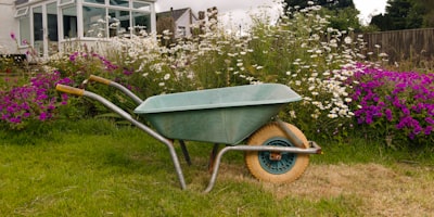 wheelbarrow — brouette