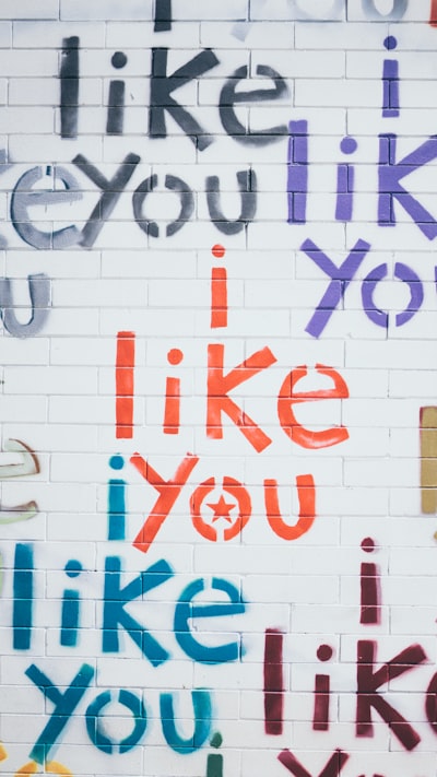 partageant les mêmes idées — Like-minded