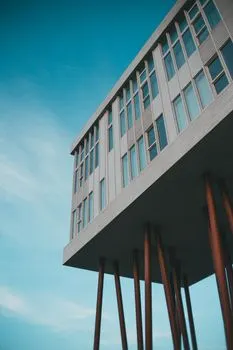 столб — stâlpul