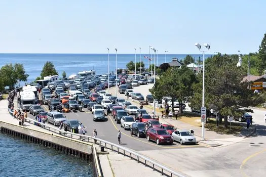 file d'attente à la frontière — red na granici