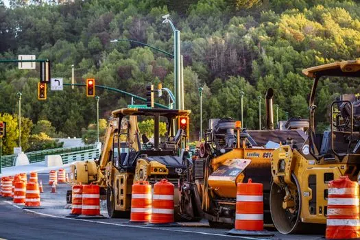 Ils ont fermé le pont pour travaux — Zatvorili su most zbog radova