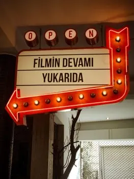 Она пошла в кино. — Ela tinha ido ao cinema