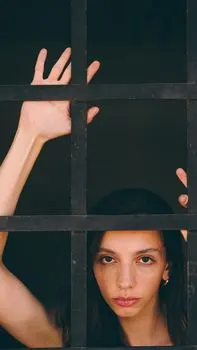 Confined in the relationship — Eingeengt in der Beziehung