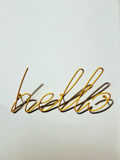 здравствуйте, меня зовут Юлия — Bonjour, je m'appelle Julia.