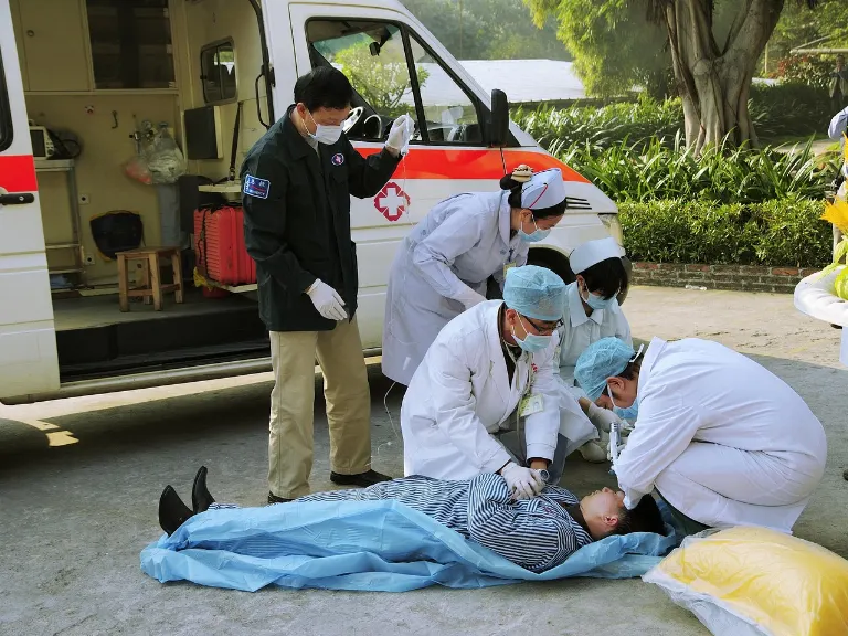 medical help — asistencia médica