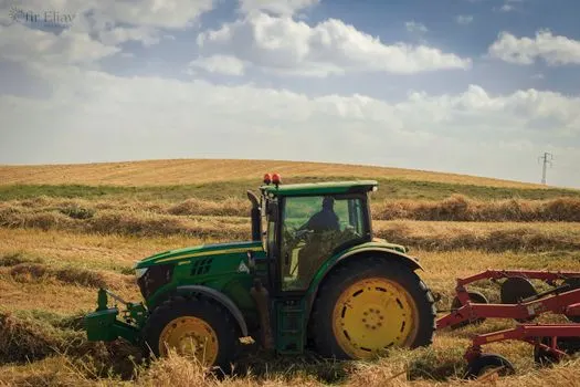 zemnieks — agricultor