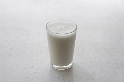 bela — albă