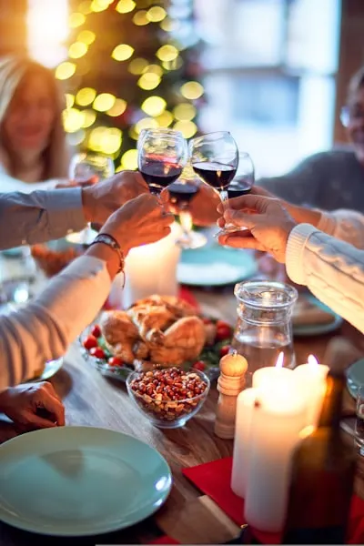 Let's make a toast — Hagamos un brindis