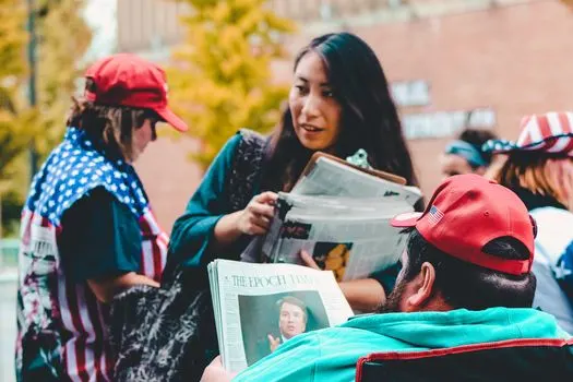 выскажите свое мнение по этому поводу — weigh in on