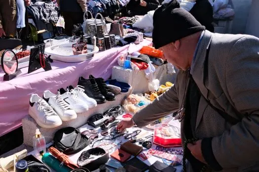 магазин подержанных вещей — Thrift store