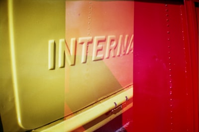 s'immiscer — interfere