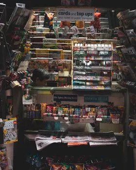 Une maison de la presse — Ein Zeitungshändler