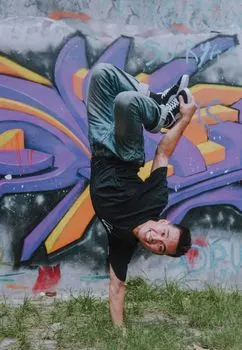 Брейкдансер — Breakdancer