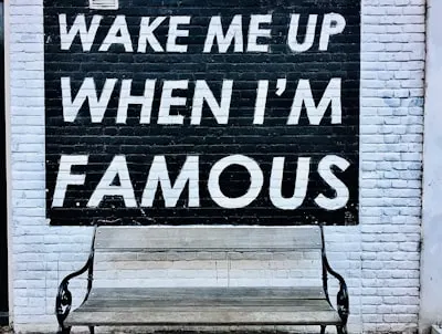 Известный — Famed