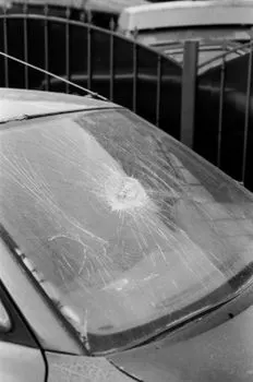 Трещина на лобовом стекле — Windshield crack