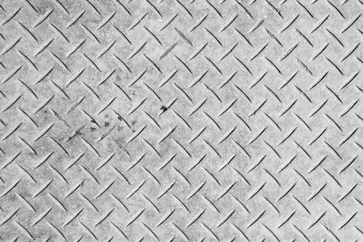 metalno — di metallo
