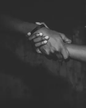 заводить полезные связи — make valuable connections