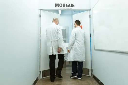 Начальник морга — Morgue supervisor