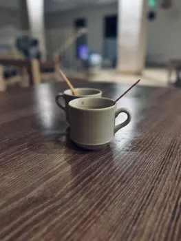Hoćeš kafu? — Möchtest du Kaffee?