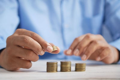 To allocate funds — attribuer des fonds
