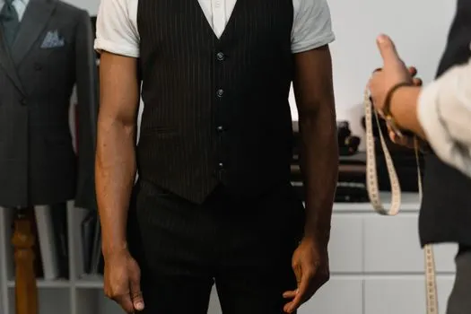 жилет — waistcoat