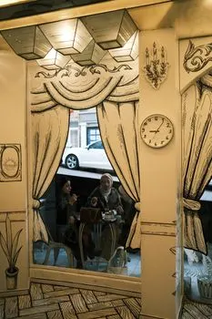 Hoćeš da se nađemo u šest? — Treffen wir uns um sechs?