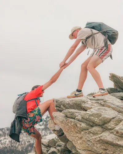 go the extra mile — dać z siebie więcej