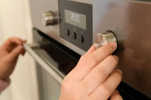 Mets au four à deux cents degrés — Stavi u rernu na dvesta