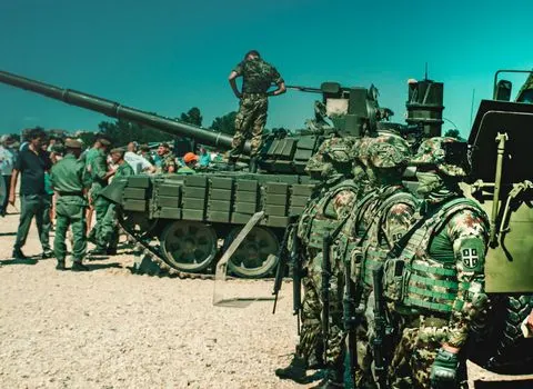 Военный — Military