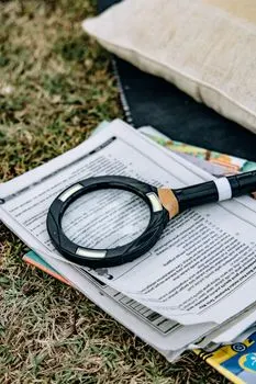 Realizó investigaciones — Conducted research