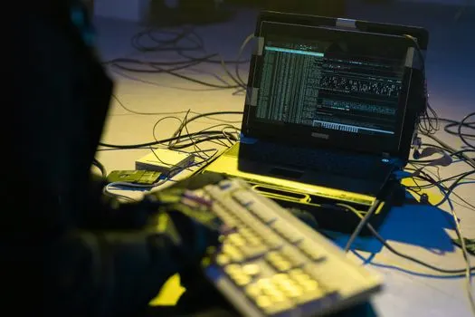 защита — Cybersecurity