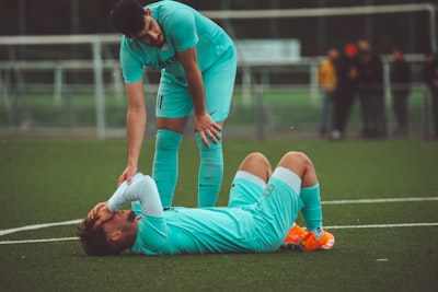 peggiorare le cose — Add insult to injury