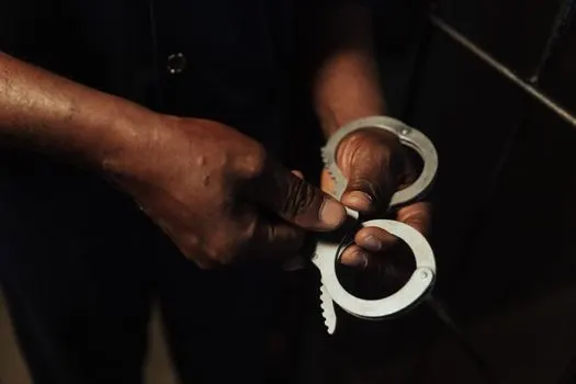 Handcuffs — menottes