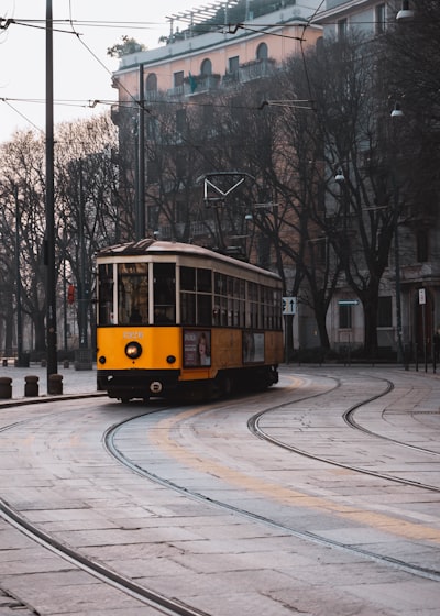 tram — tramway