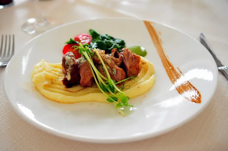 main course — plat principal