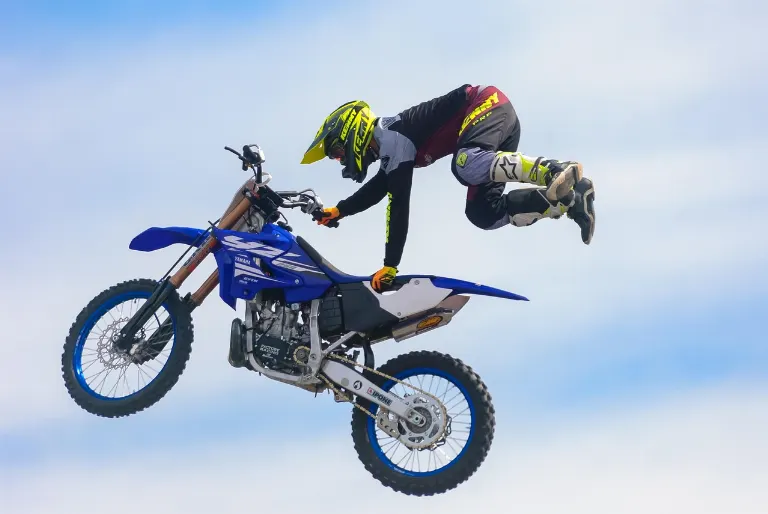 stunt — cascade