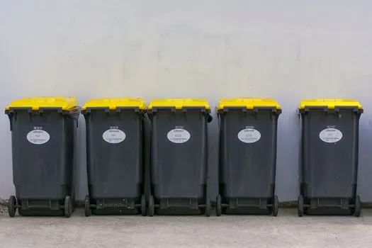 metals and plastics — metale i tworzywa sztuczne