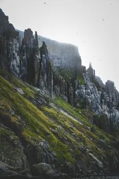 Отвесная скала — Sheer cliff