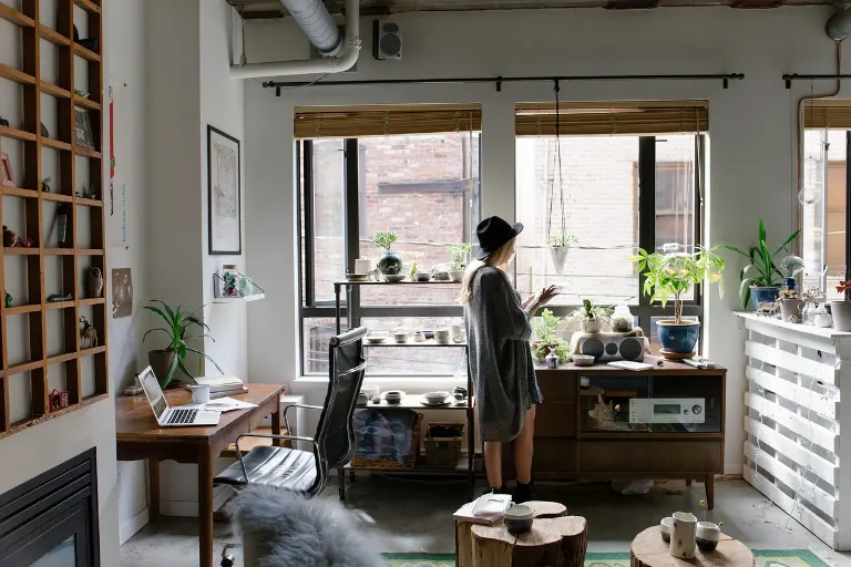 my place is small but cozy — mi casa es pequeña pero acogedora