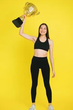 быть преданным делу — be committed to doing something