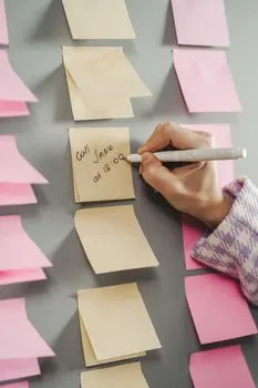 напоминание о правилах очень важно. — Reminded rules are crucial