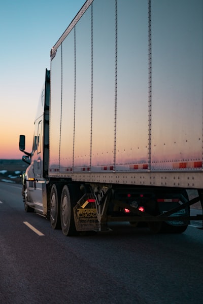 camion de déménagement — moving truck