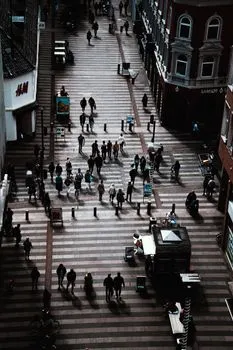 Широко — widely