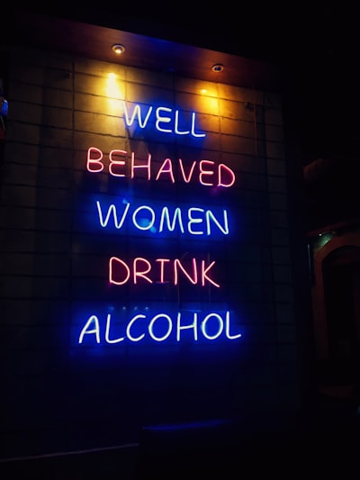 behaved — comporté