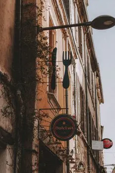 Захудалые рестораны — Run-down restaurants