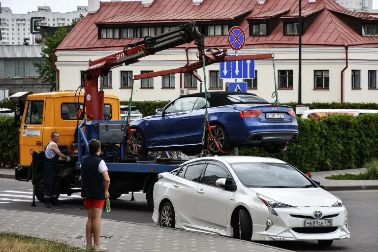 puksiirauto — tow truck