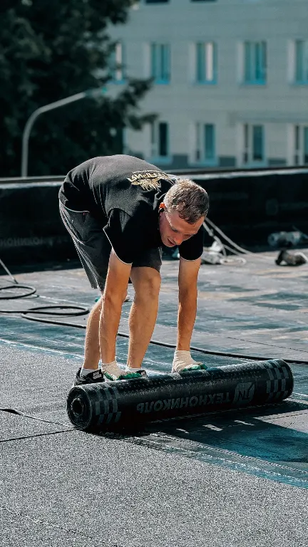 strādāt uz pilnu klapi — work flat out