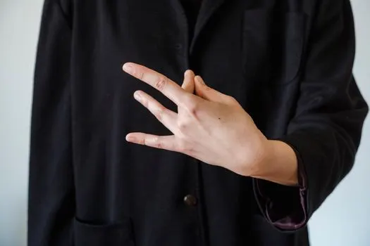 onako — so-so